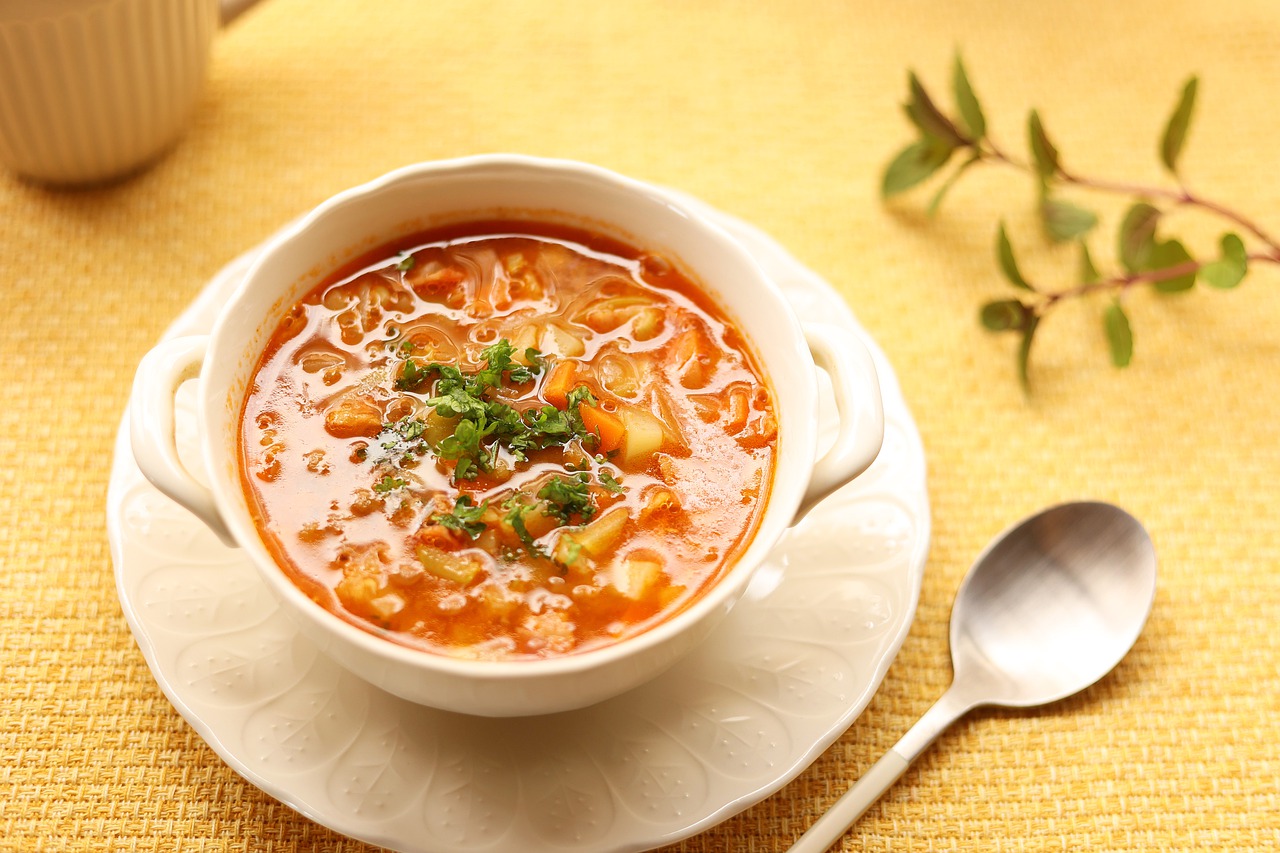 Quante calorie ha un piatto di minestrone con legumi?