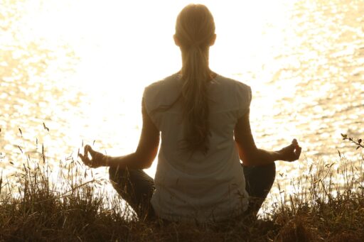 yoga in riva al mare