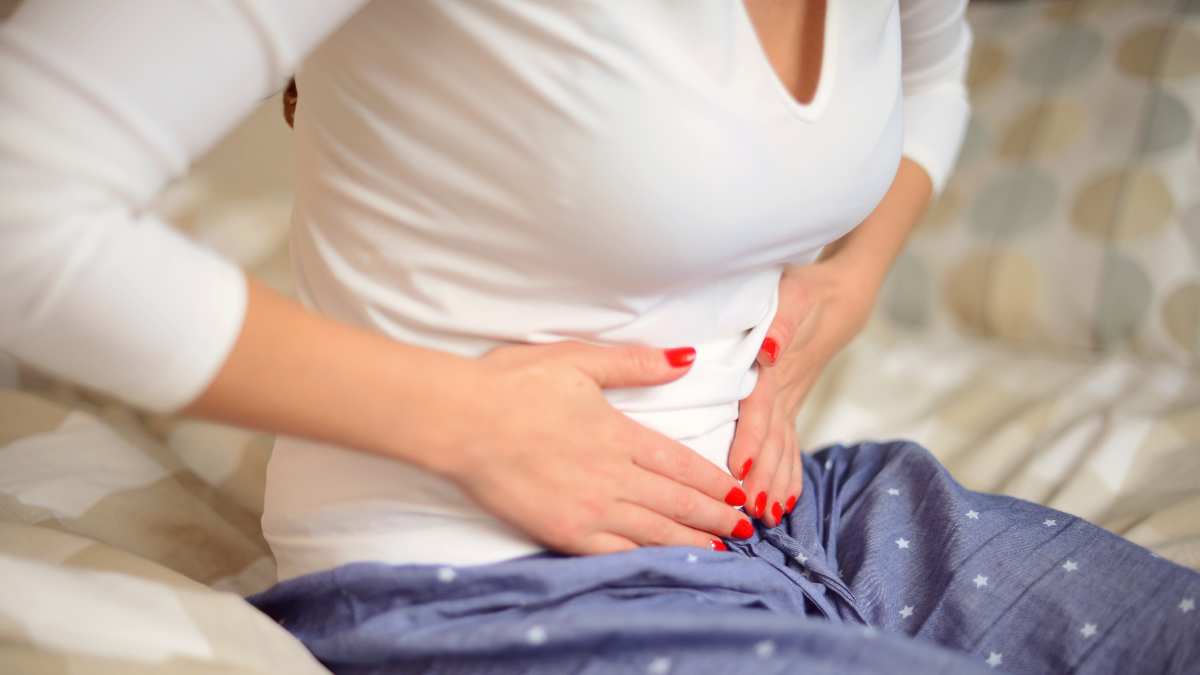 What causes lower abdomen to hurt?
