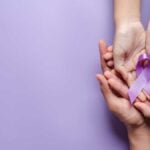 Il fiocco viola simbolo dell'Alzheimer