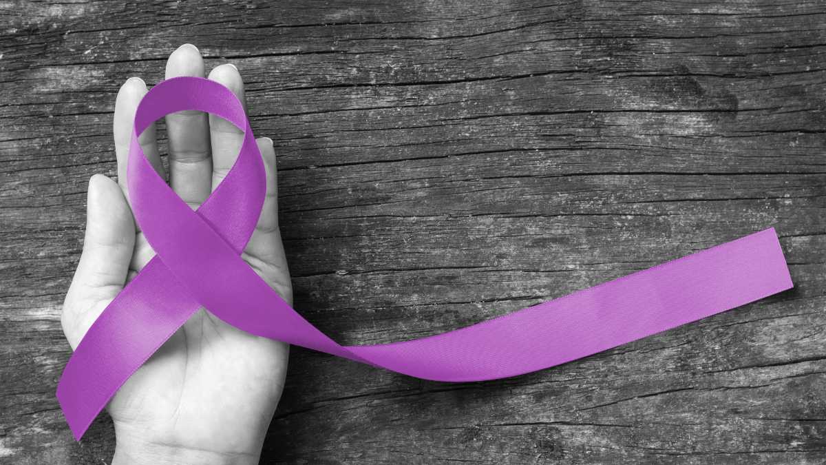 Nastro viola simbolo della sindrome di Alzheimer