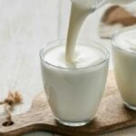 Bicchieri pieni di cremoso Kefir