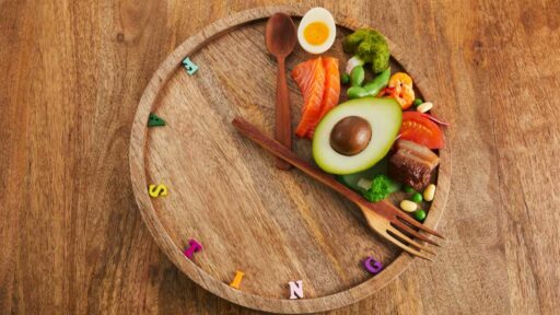 Digiuno intermittente - cibo e orologio per un nutrimento ottimale