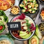Vari alimenti per vegani e per vegetariani