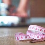 pesarsi e misurarsi può essere utile per chi ha deciso di perdere peso
