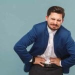 uomo dolore e malessere a causa di spasmi