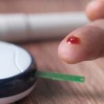 diabete - sangue sul polpastrello post test della glicemia