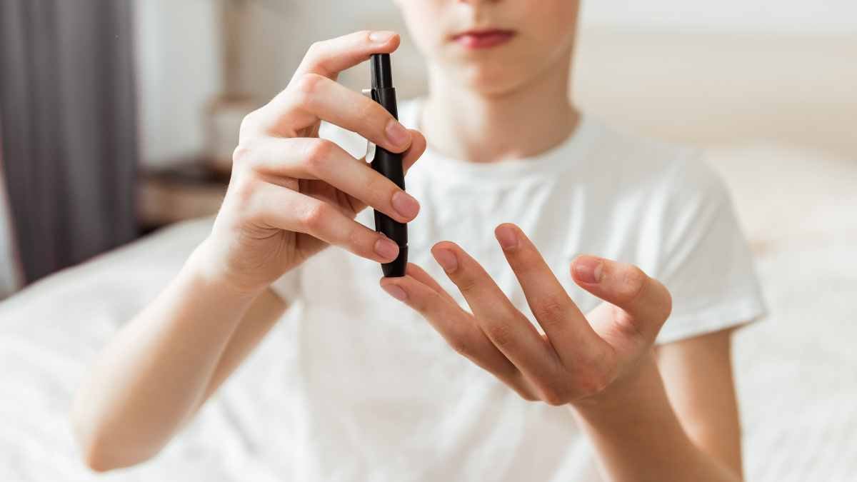 prelievo di sangue per misurare la glicemia