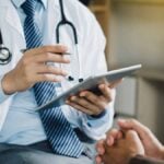 Seduta medica in reparto di psichiatria