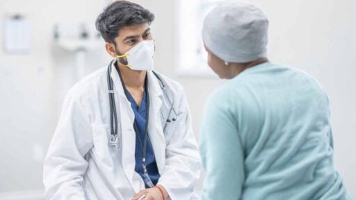 Specialista al lavoro in reparto di Oncologia