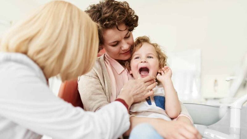 Visita medico specialistica in reparto di Pediatria