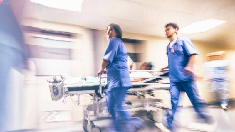 operatori sanitari al lavoro in Medicina d’Urgenza