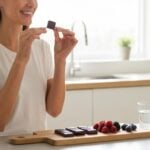 Mangiare cioccolato ogni giorno fa bene al cuore? La scienza risponde