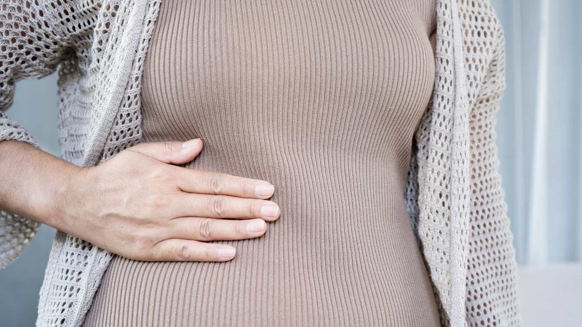 Da cosa può dipendere il dolore al fianco destro alto e quando è urgente