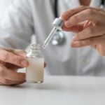 Dibase in et&agrave; pediatrica e negli anziani: dosi, controlli e precauzioni