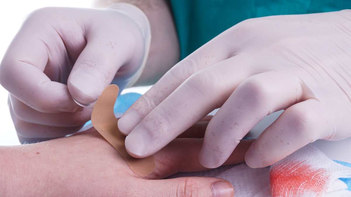 Cosa mettere per non far attaccare la garza alla ferita